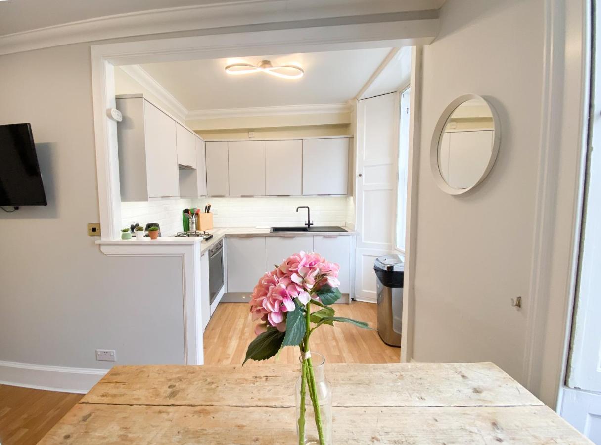 Rose Street'S Hidden Treasure- 2Bed Newly Refurbished Apt EDI Exterior photo
